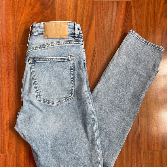 H&M light wash high waisted straight leg jeans - Picture 2 of 2